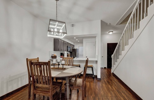 New Braunfels Condo | THE FLOAT INN 7 RIVER CONDO, Next to SCHLITTERBAHN.