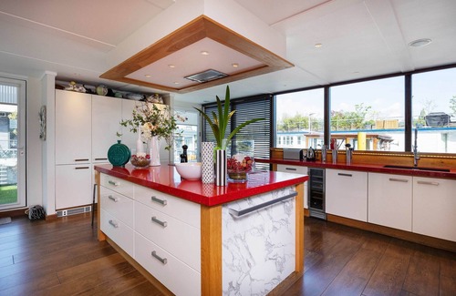 Thamesfield Boat Rental | The Floating Solace, by Veeve