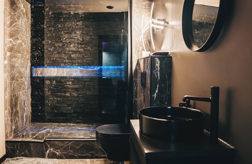 Coignieres Apartment | The Floor - Ombre D'Ebene Loft & private Jacuzzi