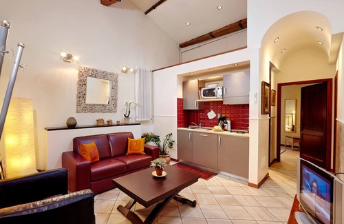 Duomo Apartment | The Flora Apartment: The feeling of touching the Duomo