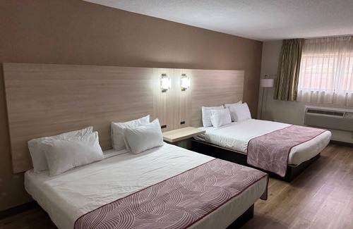 Floral Park Hotel | The Floral Park Motor Lodge