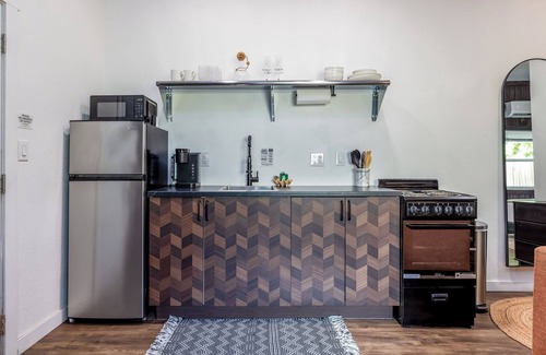 Sanford Apartment | The Florida Room - Eclectic Studio in Sanford, FL!