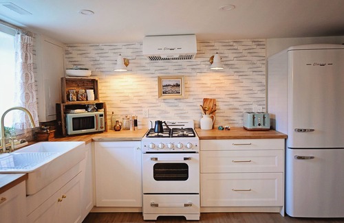 Erin Other | The Flower Garden Farmhouse. Stay at a Flower Farm just 1 hour from Toronto