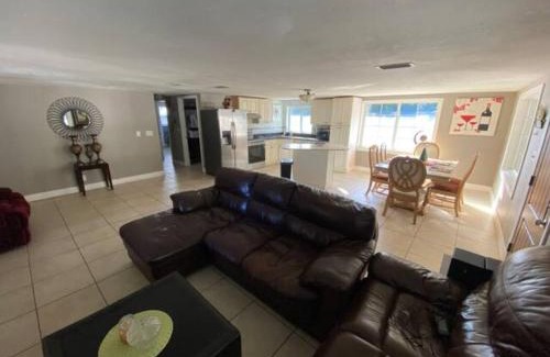 Wesley Chapel House | The flower house