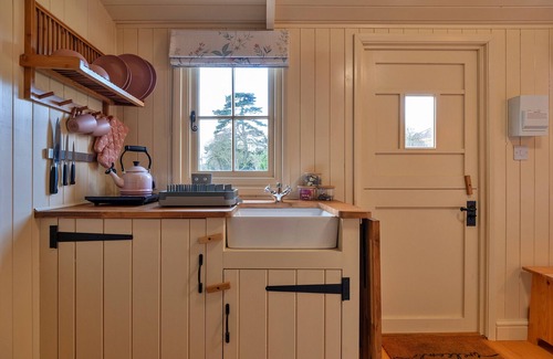 Brackley Ski Chalet | The Flower Hut