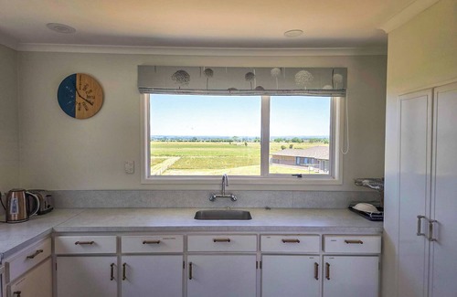 Pukehina House | The Flying Fox Bach