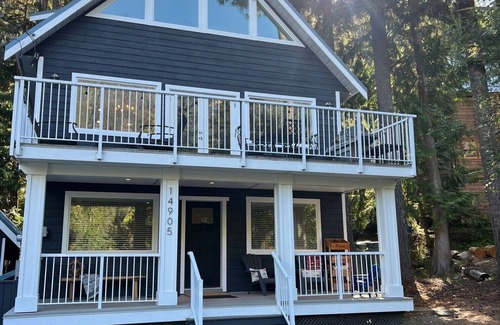 Sunshine Valley Cabin | The Fog + Fir Retreat - Family Friendly Cabin With Mountain Views