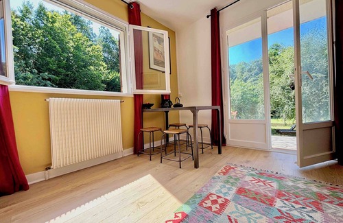 Bois-le-Roi Apartment | The Forest-Garden (Fontainebleau)
