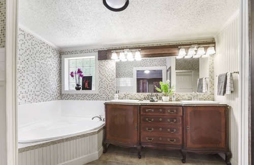 Conroe House | The Forest Hide Away