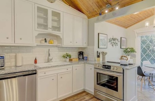 Forest Acres House | The Forest Lake Partridge House Near Fort Jackson
