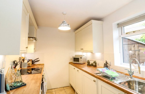 Milcombe Cottage | THE FORGE AT SMITHY COTTAGE, romantic in Chipping Norton