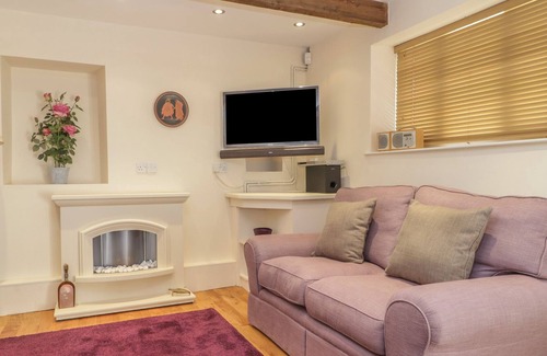 Marksbury Cottage | THE FORGE, romantic in Farmborough