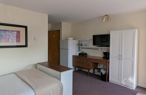 Fredericton Hotel | The Fort Nashwaak Motel