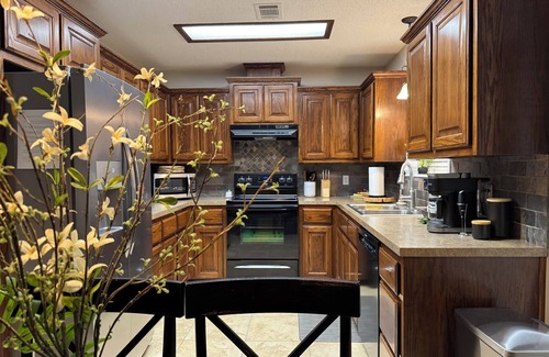 Van Buren House | The Foster Branch House- Charming 3-BR house in Van Buren, near I-40 & Ft. Smith