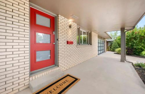 Loveland House | The Foundry Escape - Hot Tub, Bikes & Game Room