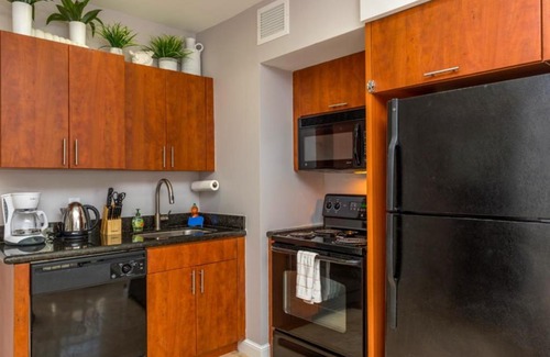 South Pointe Apartment | The Fountain 101 - One Bedroom Condominium