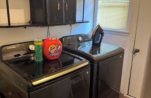 Center House | The Fountain Collective Charming 3-bedroom house with AC, WiFi in Center