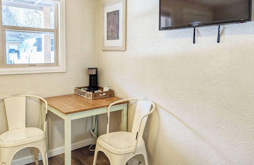 Manitou Springs House | The Fountain Creek Inn near the heart of downtown Manitou Springs!