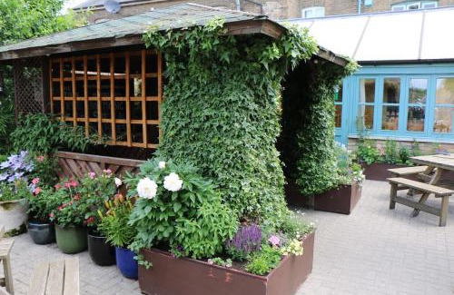 Ely Hotel | The Fountain