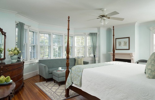 Old Bennington Bed & Breakfast | The Four Chimneys Inn