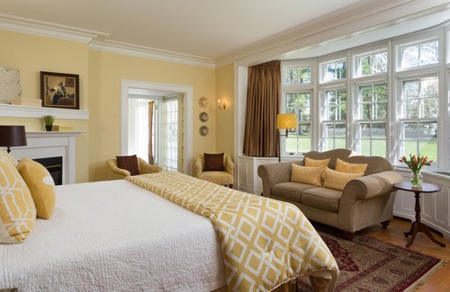 Old Bennington Bed & Breakfast | The Four Chimneys Inn