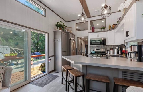 Bayview Apartment | The Four Seasons Bayview Getaway is a charming retreat in the heart of Bayview, Idaho