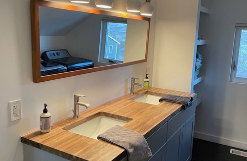 Englewood House | The Fox Den - Hot Tub