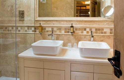 Bury St Edmunds Hotel | The Fox Inn by Greene King Inns