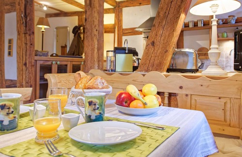 Riquewihr Apartment | The Fox & the Grapes*, Historical place with stunning view on the vineyard.