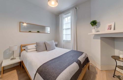 Fitzrovia Apartment | The Foxhole - Fitzrovia - by Frankie Says