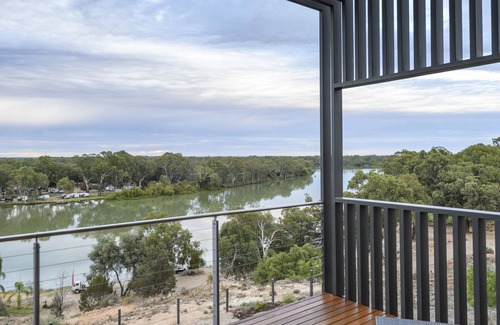 Paringa Villa | The Frames 'Pastiche' Luxury Retreat overlooking River Murray private Pool, Spa