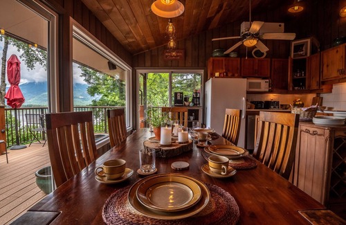 Deroche Bed & Breakfast | The Fraser River's Edge B&B Lodge