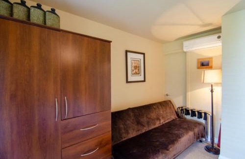 Deroche Bed & Breakfast | The Fraser River's Edge B&B Lodge