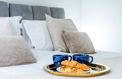 Bletchley Villa | The Frensham | House w. Garden | Pet Freindly | eco-Short Term Let by SILVA