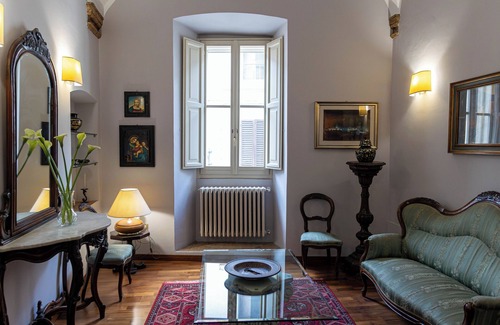 Guzman Apartment | The Fresco: Cozy, elegant and spacious apartment. Downtown Bevagna.