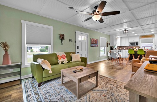 Waco House | "The Fried Green Tomato" Family & Pet Friendly, QR Code Walk Thru, 1 night min.