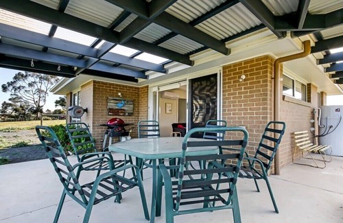 Metung House | The Friendly Pelican - Metung