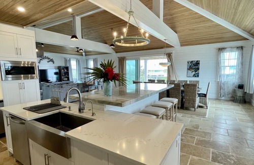 Hope Town House | The Frigate House, Luxury Home. Pool, Boat Slip, Beach Access