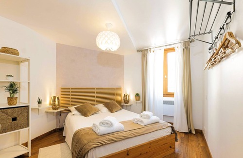 Saint-Jeannet Bed & Breakfast | The Frogs House