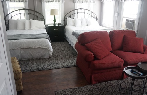 Canadensis Bed & Breakfast | The Frogtown Inn