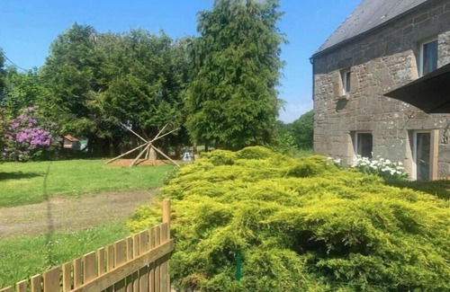 Villamee Bed & Breakfast | The front garden