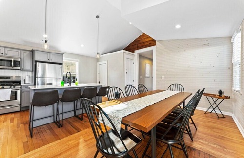Saratoga Springs Apartment | The Front Porch by Saratoga Stays