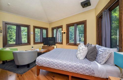 Mono Bed & Breakfast | The Front Porch Room of a 140-Year-Old Victorian House
