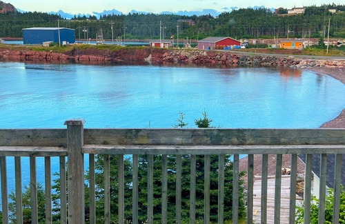 Norman's Cove-Long Cove House | The Full House @ The Homestead Oceanfront Suites
