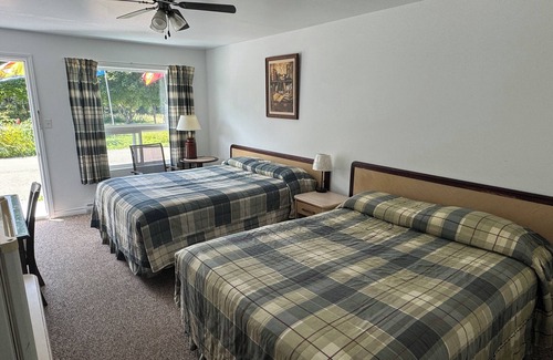 Curryville Hotel | The Fundy Rocks Resort Standard Room Waterview Property