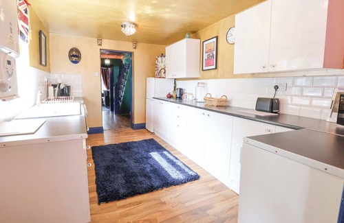 Treffynnon Cottage | THE FUNKY FLAT, pet friendly, character holiday cottage in Holywell
