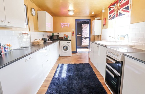 Treffynnon Cottage | THE FUNKY FLAT, pet friendly, character holiday cottage in Holywell