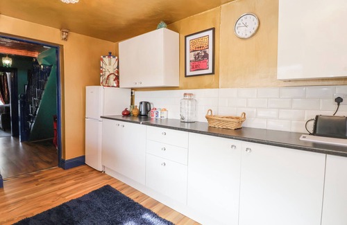 Treffynnon Cottage | THE FUNKY FLAT, pet friendly, character holiday cottage in Holywell
