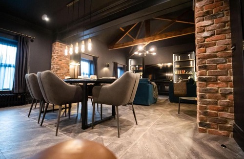 Durham Apartment | The Funky Monk