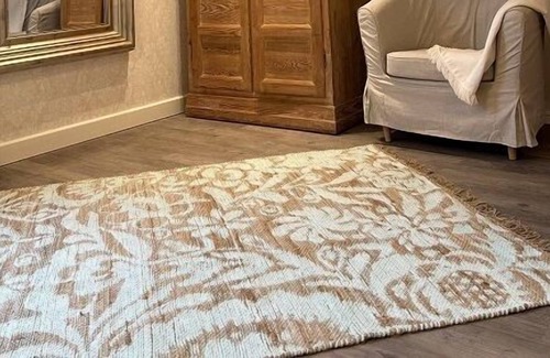 Hamburg-Barmbek Apartment | The furnished 2-room-apartment is approx. 40 m2 big and is located on the 1st floor of our apartment house Saseler Chaussee.
